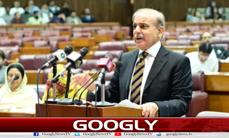 آج پٹرولیم مصنوعات کی قیمتوں میں خاطر خواہ کمی کی جائے گی: وزیراعظم 1 The prices of petroleum products will be substantially reduced today: Prime Minister