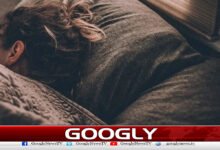 What are the effects of sleeping less than 6 hours on the body?