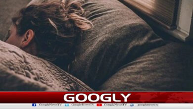 What are the effects of sleeping less than 6 hours on the body?