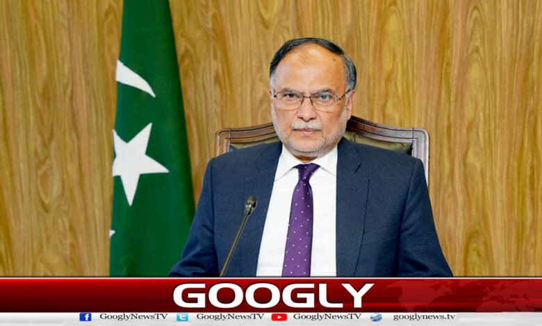 ارکانِ پارلیمنٹ کے اہلِ خانہ کو بلیو پاسپورٹ دینے کا بل شرمناک : احسن اقبال 1 Bill to grant blue passports to families of parliamentarians is shameful: Ahsan Iqbal