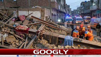 Lahore: 8 people killed in house roof collapse.