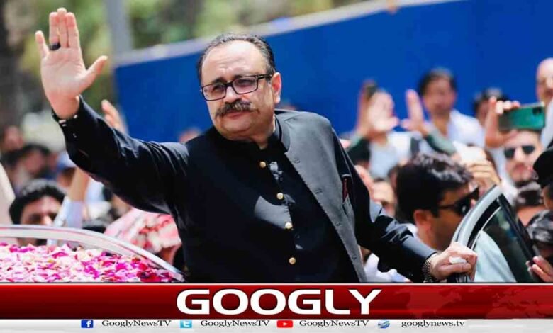 Former Azad Kashmir Prime Minister Tanveer Ilyas's convoy fired upon; one guard killed.