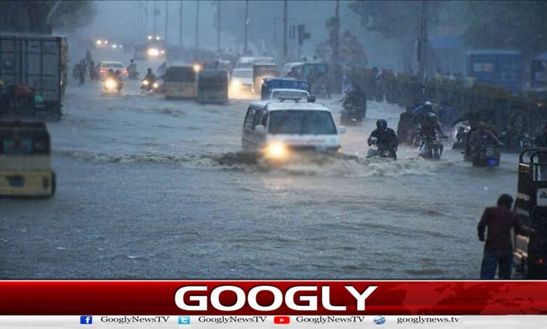 ملک میں موسلادھار بارشوں اور سیلابی صورت حال سے معمولاتِ زندگی متاثر 1 Daily life disrupted by torrential rains and flood conditions across the country.
