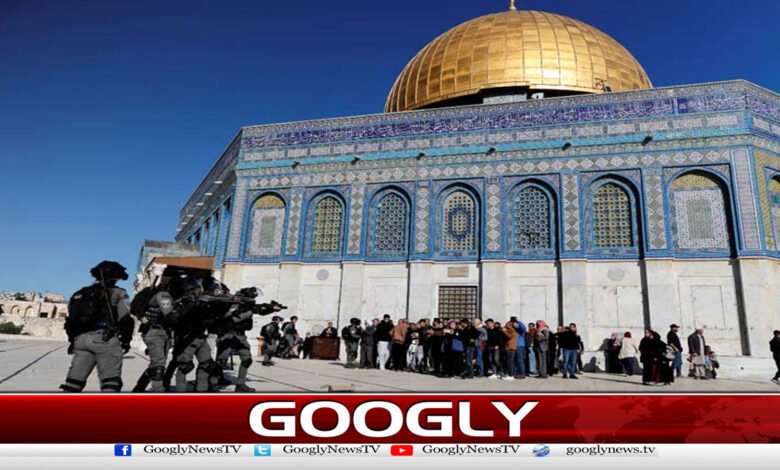 More than 2,300 Israeli settlers enter Al-Aqsa Mosque, Palestinians protest
