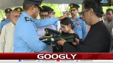 شہیدگروپ کیپٹن عاصم طارق فوجی اعزاز کےساتھ سپرد خاک 2 Martyred Group Captain Asim Tariq laid to rest with military honors.