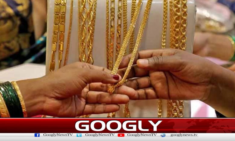 عالمی مارکیٹ کے بعدپاکستان میں بھی سونا سستاہوگیا 1 Following the global market, the price of gold has dropped in Pakistan as well.