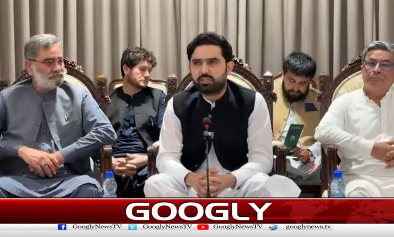 پارلیمانی پارٹی کااجلاس:سہیل آفریدی،ناراض دھڑے میں سخت جملوں کاتبادلہ 1 Parliamentary Party Meeting: Heated exchange of words between Sohail Afridi and the dissident faction.