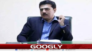 قلعے کی فصیل پر کھڑے ہو کر دیکھنے والے