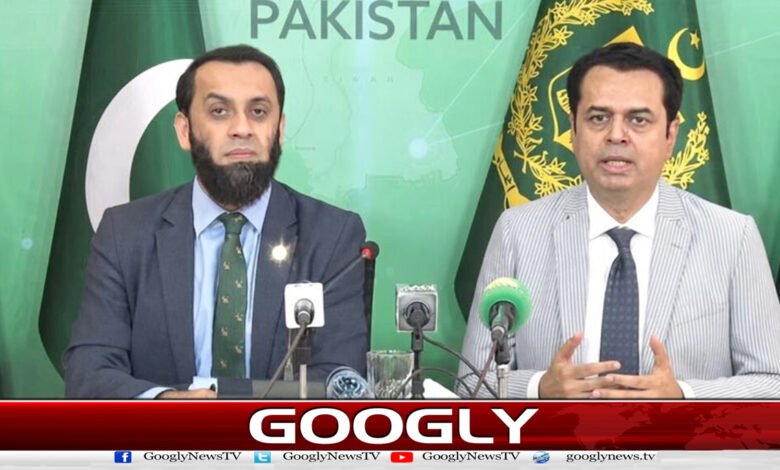 عمران خان کو قانون کے مطابق صحت کی سہولتیں فراہم کی جارہی ہیں : وزیر اطلاعات 1 Imran Khan is being provided with health facilities as per the law: Information Minister