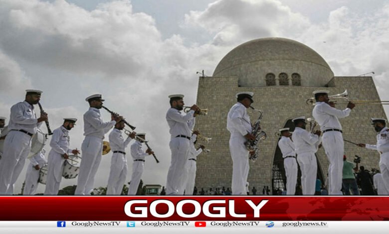 مزار قائد پر گارڈز کی تبدیلی، نیول اکیڈمی کے کیڈٹس نے فرائض سنبھال لیے 1 Naval Academy cadets take over duties at Quaid-e-Azam's Mazar-e-Quaid