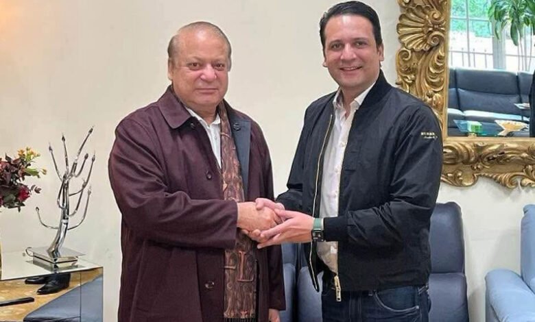 نواز شریف نے آزاد کشمیر کے لیے پہلے 100 دن کا اصلاحاتی منصوبہ وزیراعظم افتخار گیلانی کو دے دیا 1 Iftikhar Gilani with Nawaz Sharif