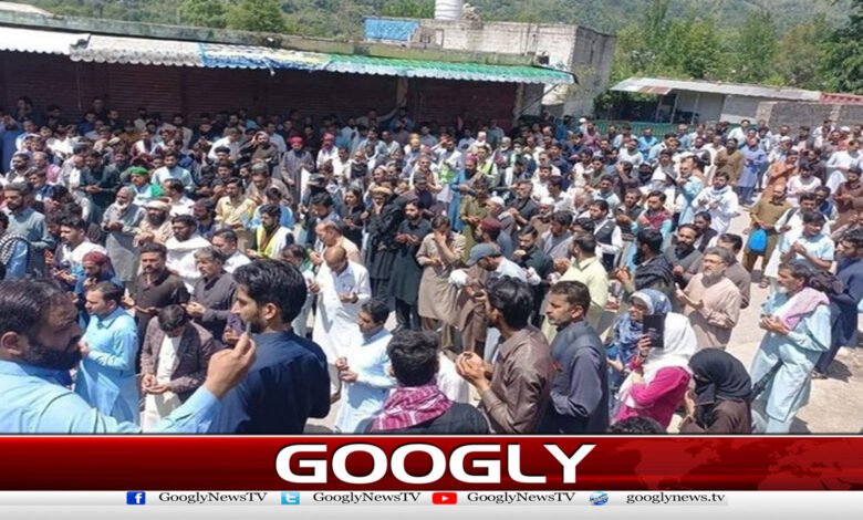 Why has the government failed to stop the ongoing violent protest movement in Azad Kashmir?