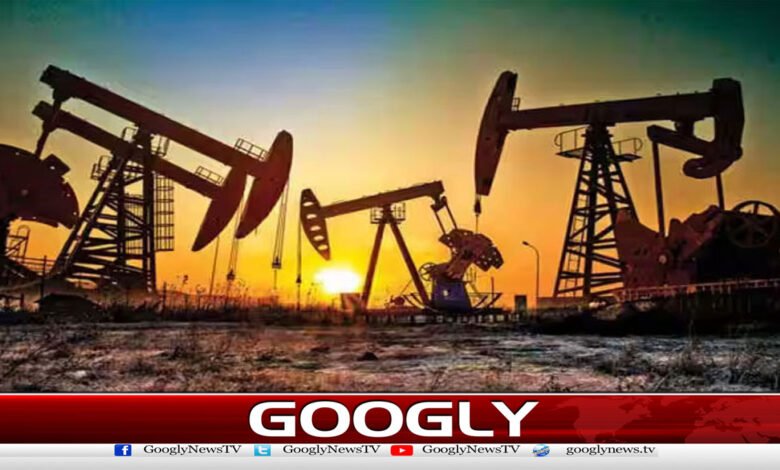خام تیل 84 سے 79 ڈالر پر آگیا، حکومت پیٹرول سستا کرنے سے انکاری کیوں؟ 1 Crude oil fell from $84 to $79, why is the government refusing to make petrol cheaper?
