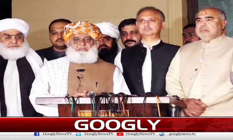 پی ٹی آئی اور جے یو آئی ف میں اچانک قربتیں کیوں بڑھنے لگیں؟ 1 Why did the PTI and JUI-F suddenly become closer?