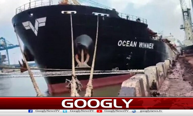 بھارتی بندرگاہ سے روانہ ہونے والاکارگو جہاز ڈوب گیا، 22 افرادلاپتہ 1 Cargo ship sinks after leaving Indian port, 22 people missing
