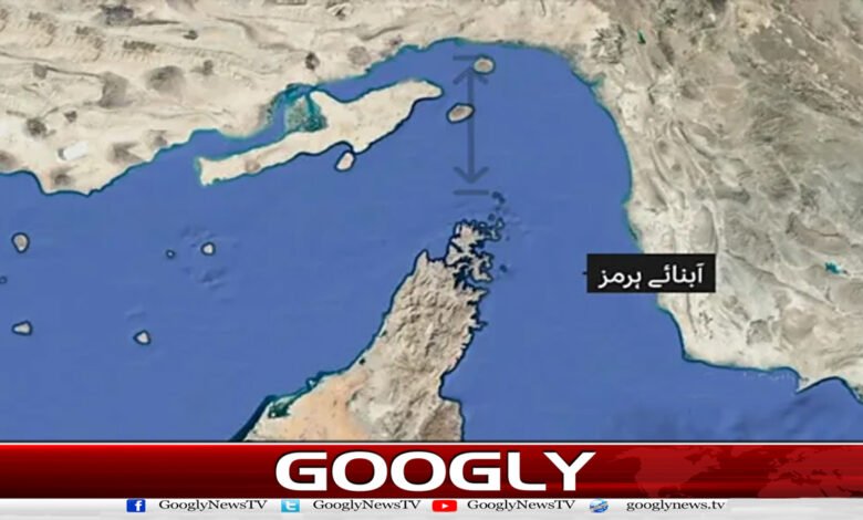آبنائے ہرمز میں آئل ٹینکر بارودی سرنگ سے ٹکرا گیا، شدید آگ بھڑک اٹھی 1 Oil tanker hits mine in Strait of Hormuz, sparks massive fire