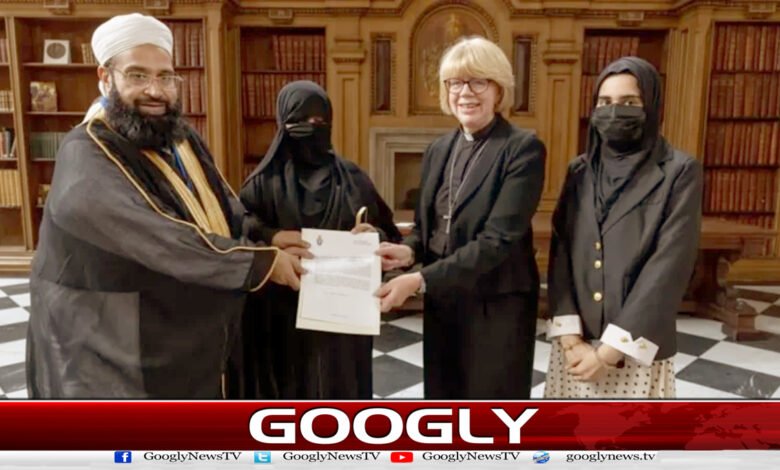 Why did the Church of England strip Tahir Ashrafi of the honor?