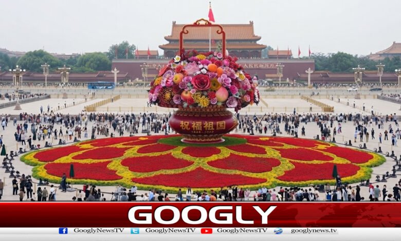 بیجنگ کے تیان من سکوائر پر پھولوں کی دیوہیکل ٹوکری نصب 1 Giant flower basket installed in Beijing's Tiananmen Square