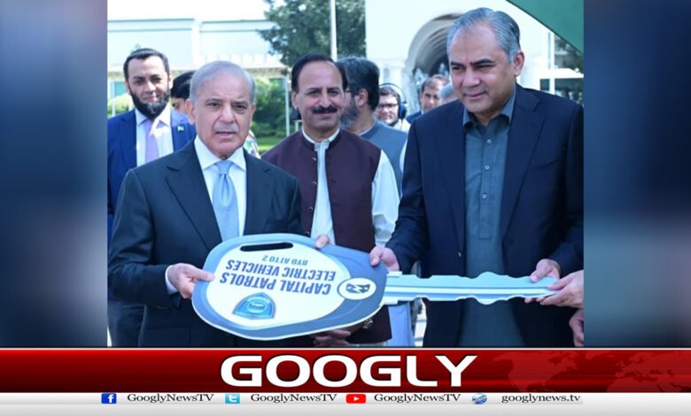 وزیراعظم نے50ای گاڑیاں اسلام آباد پولیس کے سپرد کردیں 1 Prime Minister hands over 50 e-vehicles to Islamabad Police
