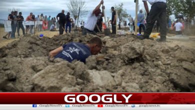 Unique grave-digging competition held in Hungary