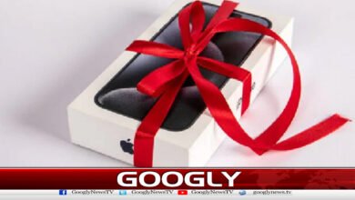 Young man becomes smuggler to gift iPhone to girl