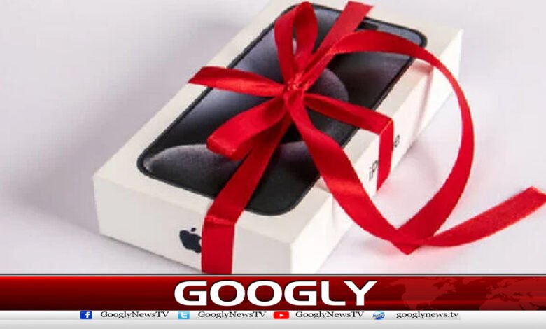 Young man becomes smuggler to gift iPhone to girl