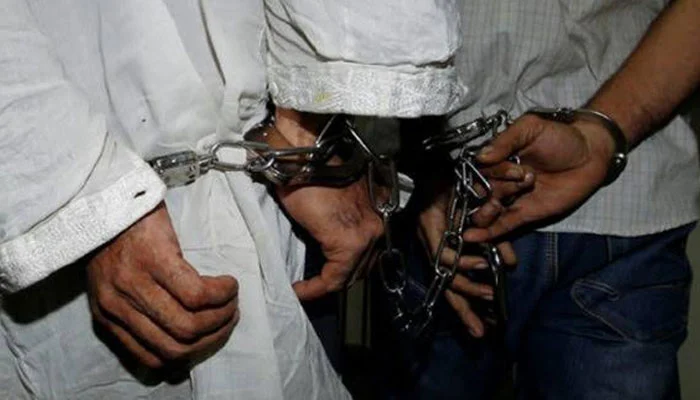 کراچی میں انسانی اسمگلنگ کے الزام میں 5 ملزمان گرفتار، افغان شہریوں کی غیرقانونی منتقلی کا انکشاف 1 1625443 2241663 000 updates