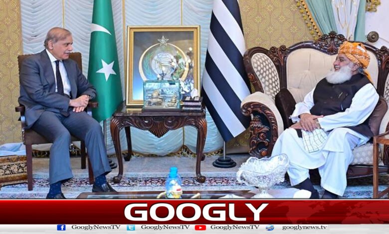 Prime Minister holds telephonic conversation with Maulana Fazlur Rehman, discusses political situation