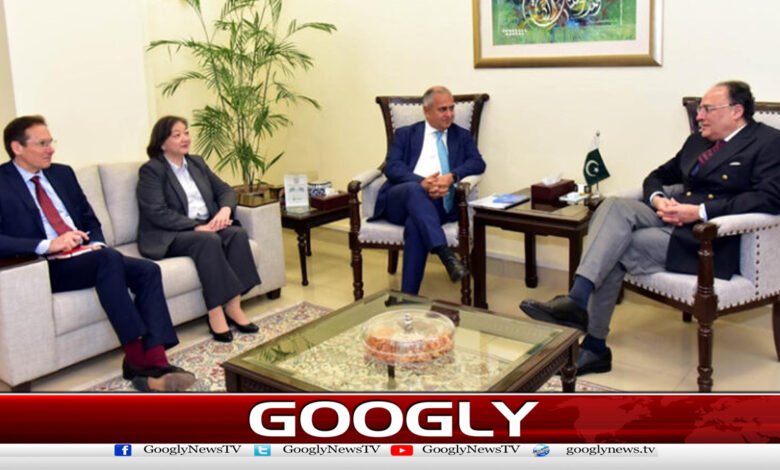 World Bank delegation meets Federal Finance Minister; economic reforms discussed.