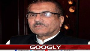اپنے ہاتھوں پر اپنا ہی لہو